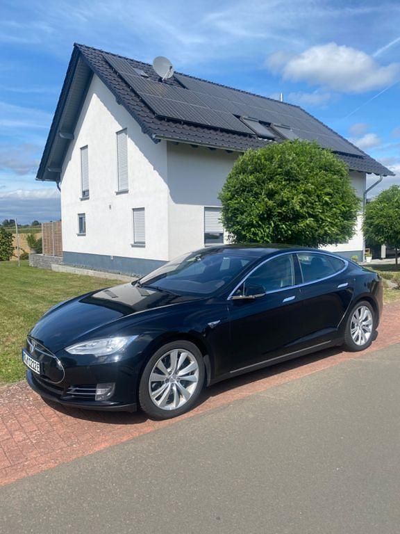 Schwarz Gebraucht 2016 Tesla Model S Limousine | 21.999 € (Etwas zu teuer) - Bild 1/4