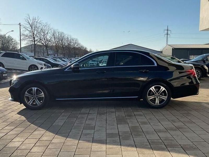 Gebraucht Mercedes E220 194 PS (142 kW) 2019 Schwarz Limousine