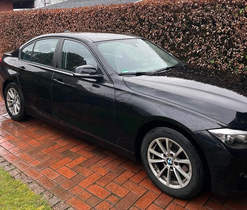 Gebraucht BMW 318 143 PS (105 kW) 2014 Schwarz Limousine