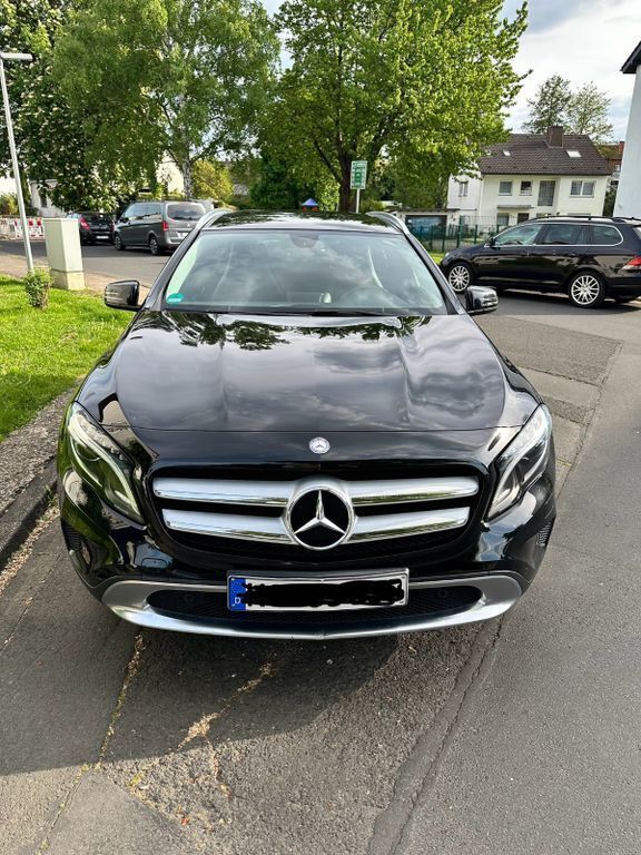 Schwarz Gebraucht 2014 Mercedes GLA200 Urban SUV | 17.000 € (Fairer Preis) - Bild 1/4