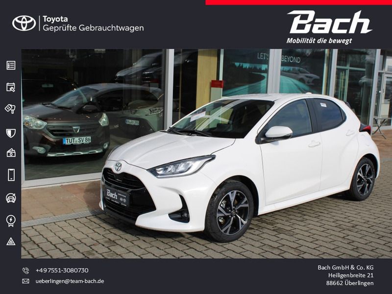 Weiß Gebraucht 2024 Toyota Yaris Hybrid Comfort Kleinwagen | 24.920 € (Etwas zu teuer) - Bild 1/4