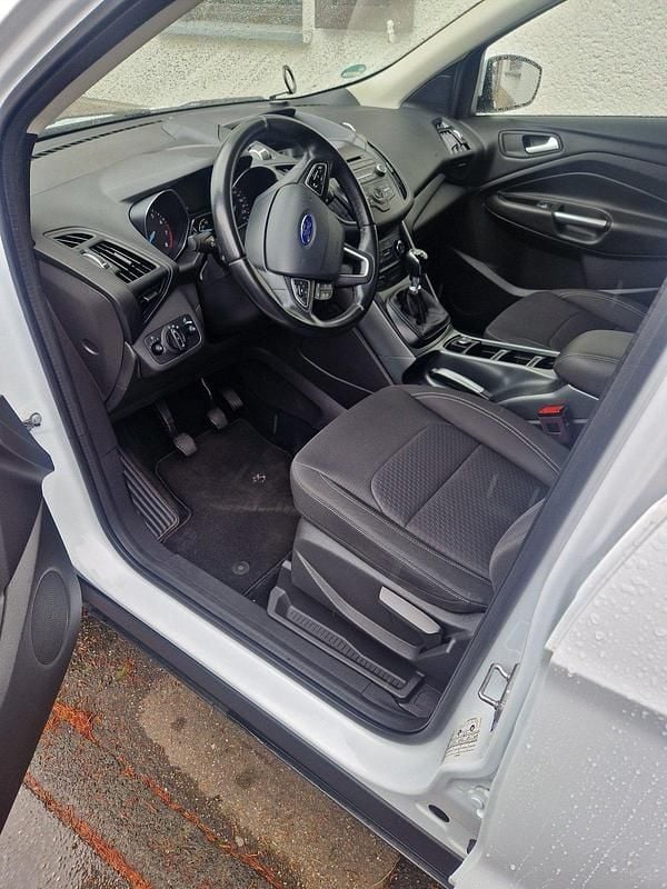 Używany Ford Kuga Trend 120 KM (88 kW) 2018 Biały SUV