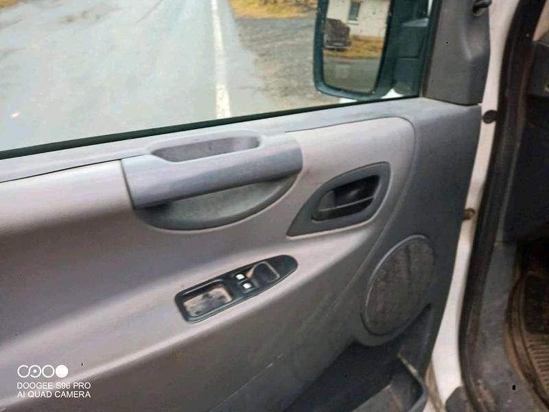 Second-hand Citroën Jumpy 90 CP (66 kW) 2007 Alb Monovolum