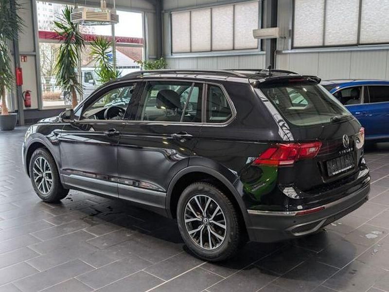 Gebraucht VW Tiguan Life 150 PS (110 kW) 2022 Schwarz SUV