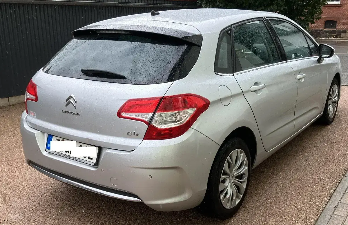Gebraucht Citroën C4 95 PS (69 kW) 2013 Silber Limousine
