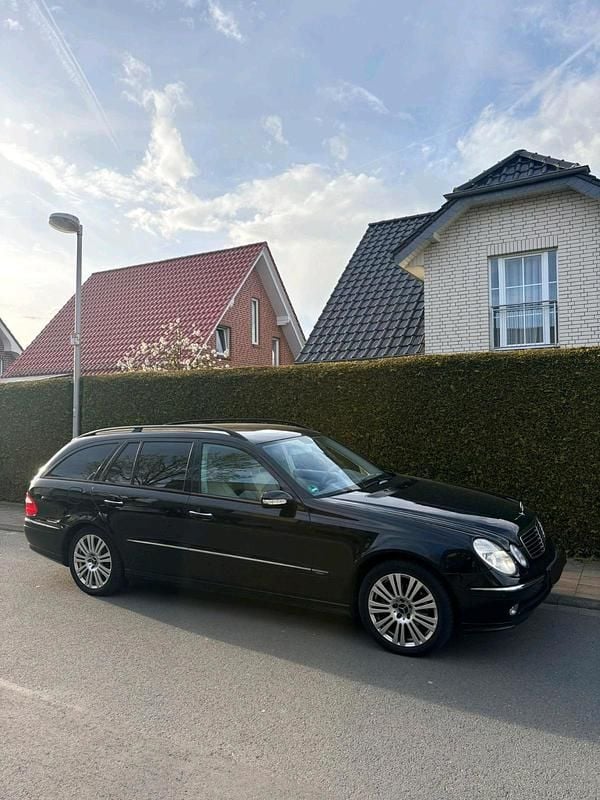 Gebraucht Mercedes E240 177 PS (130 kW) 2004 Schwarz Kombi