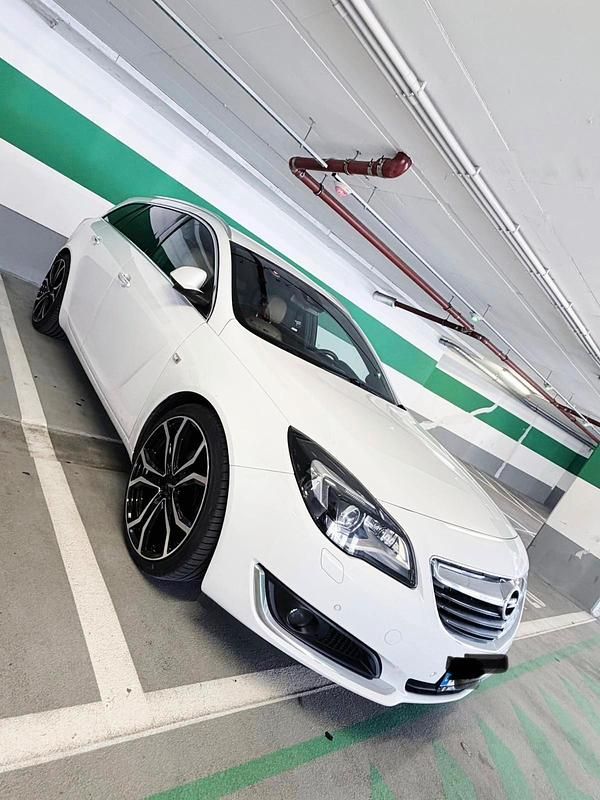 Gebraucht Opel Insignia 195 PS (143 kW) 2015 Weiß Kombi