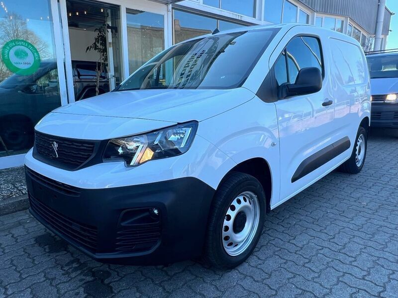 Gebraucht Peugeot Partner Premium 131 PS (96 kW) 2021 Weiß Van / Kleinbus