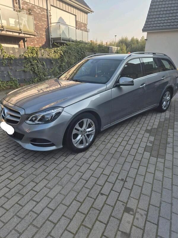 Grau Gebraucht 2015 Mercedes E220 Kombi | 14.400 € (Fairer Preis) - Bild 1/4