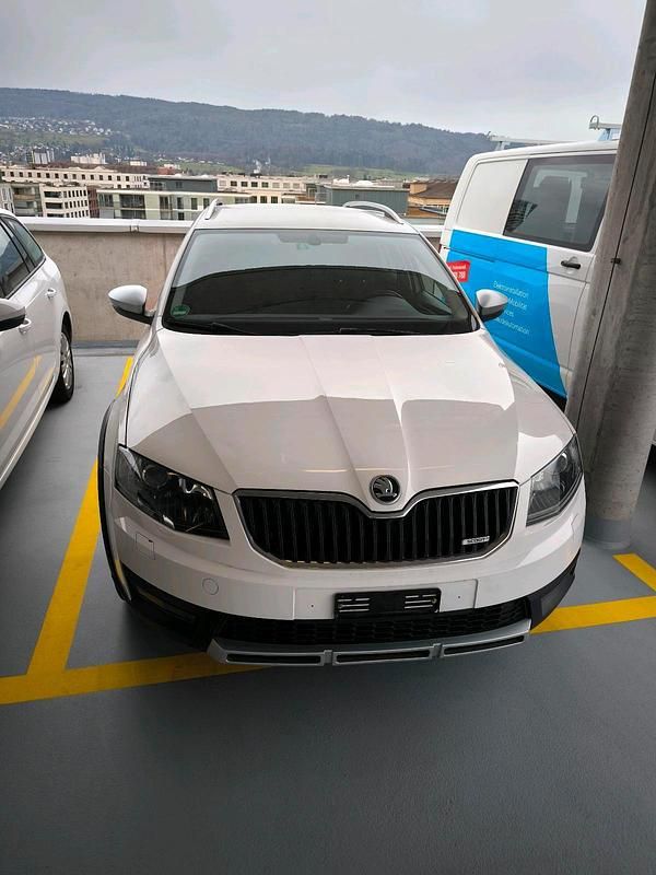 Weiß Gebraucht 2017 Skoda Octavia Scout Kombi | 8.450 € (Superpreis) - Bild 1/4