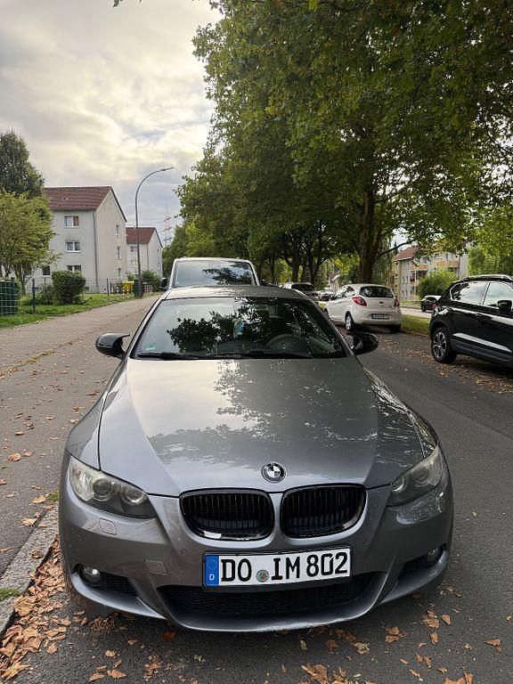 Grau Gebraucht 2010 BMW 320 M Sport Coupé | 5.700 € (Superpreis) - Bild 1/4