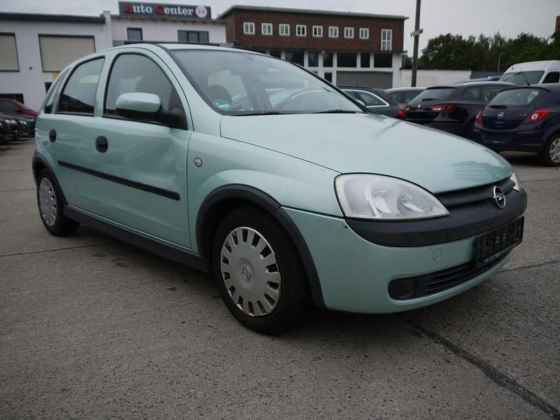 Grün Gebraucht 2002 Opel Corsa Comfort Limousine | 2.499 € (Etwas zu teuer) - Bild 1/4
