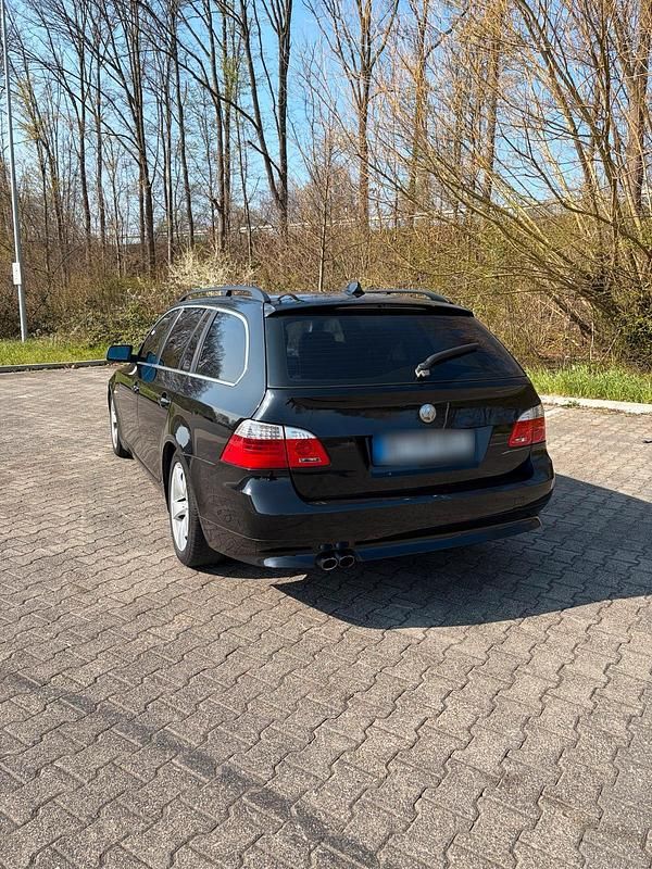 Gebraucht BMW 525 197 PS (144 kW) 2008 Schwarz Kombi