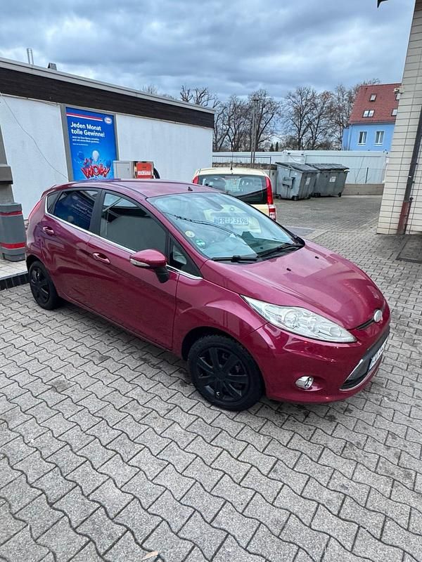 Rot Gebraucht 2009 Ford Fiesta Limousine | 1.300 € - Bild 1/4