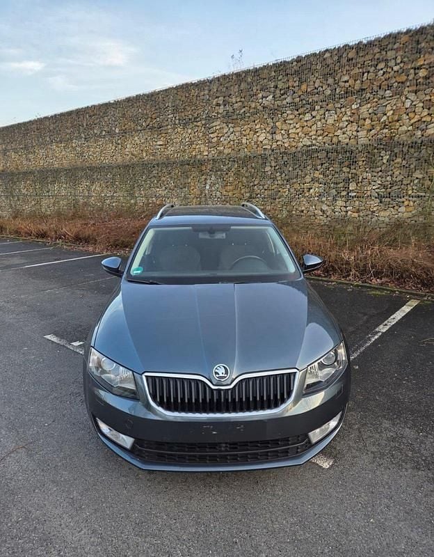 Gebraucht Skoda Octavia 150 PS (110 kW) 2015 Grau Kleinwagen