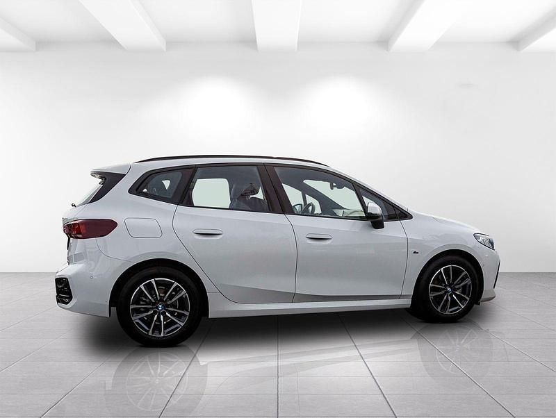 Gebraucht BMW 218 Active Tourer Performance 136 PS (100 kW) 2025 Weiß Van / Kleinbus