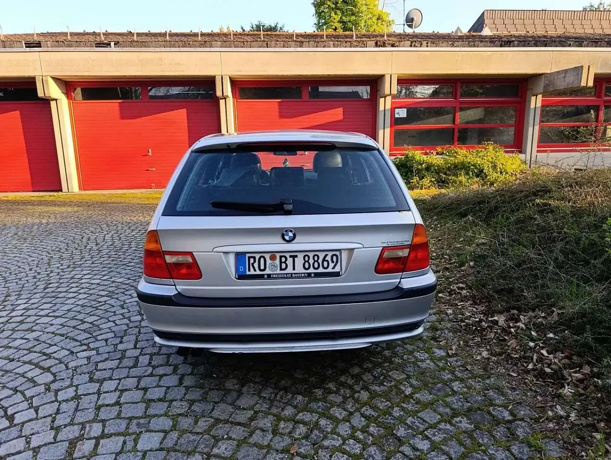 Gebraucht BMW 320 170 PS (125 kW) 2002 Silber Kombi