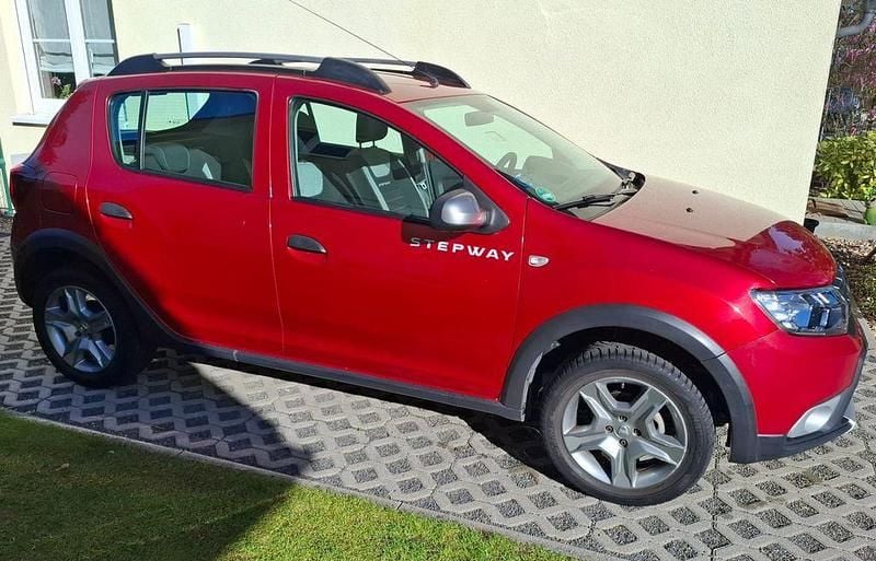 Gebraucht Dacia Sandero Prestige 90 PS (66 kW) 2017 Rot Limousine