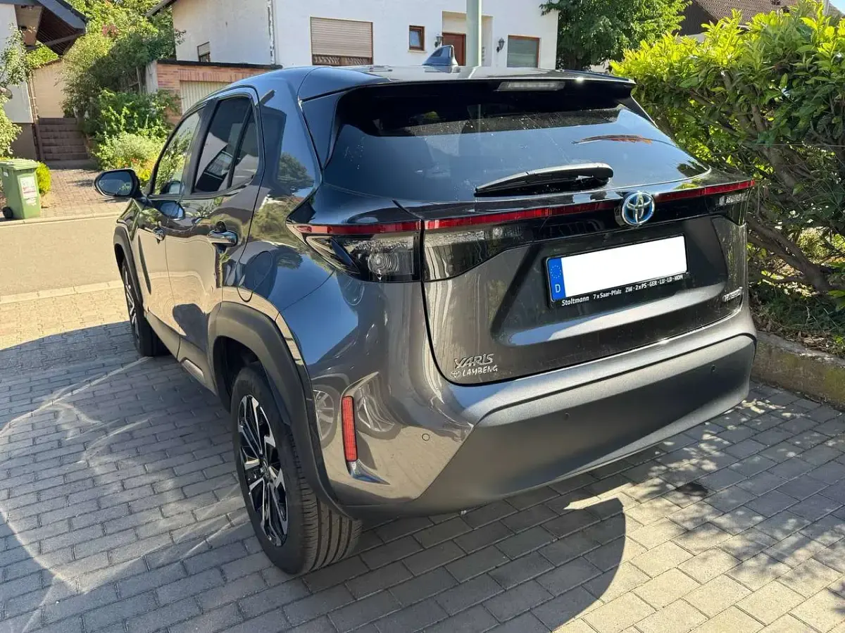 Gebraucht Toyota Yaris Cross Team 92 PS (67 kW) 2023 Grey metallic SUV