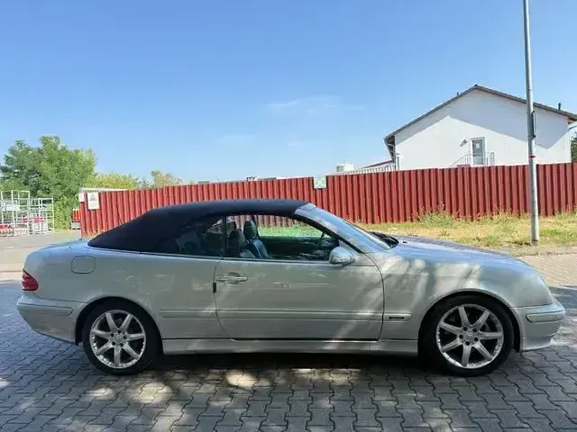 Gebraucht Mercedes CLK320 Avantgarde 218 PS (160 kW) 2003 Silber Cabrio