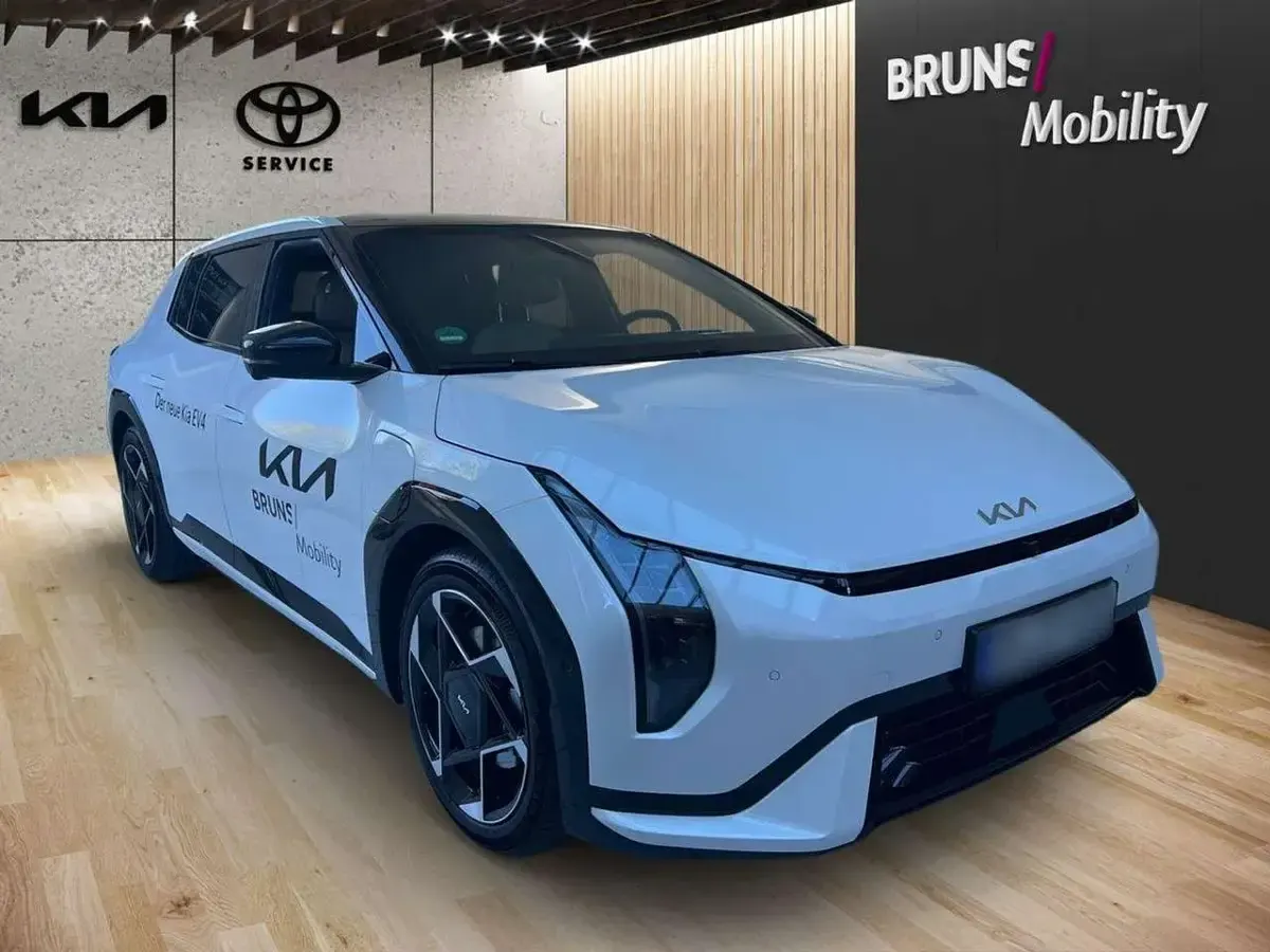 Gebraucht Kia EV4 Comfort 150 kW (204 PS) 2025 Weiß Kleinwagen