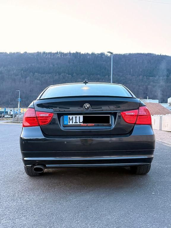 Gebraucht BMW 320 170 PS (125 kW) 2009 Schwarz Limousine