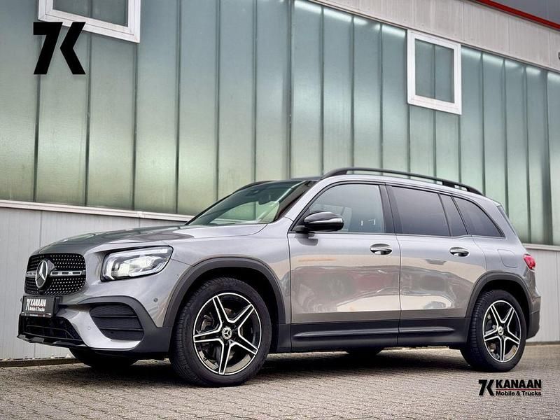 Grau Gebraucht 2021 Mercedes GLB220 AMG line SUV | 31.654 € (Fairer Preis) - Bild 1/4