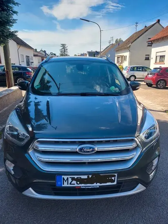 Gebraucht Ford Kuga Titanium 150 PS (110 kW) 2018 Grün SUV