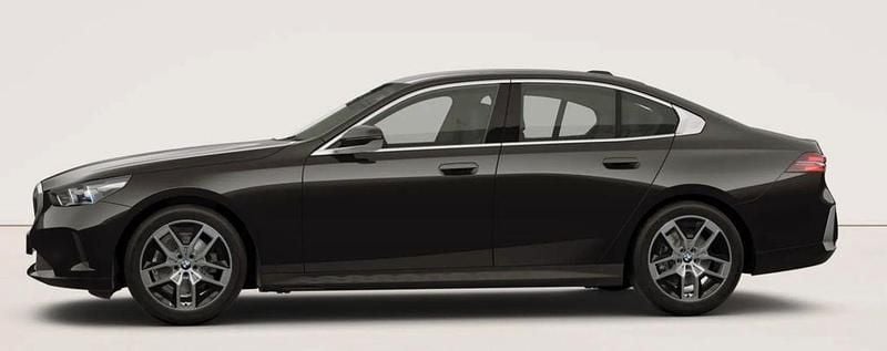 Gebraucht BMW 520 Sport Line 197 PS (144 kW) 2024 Saphirschwarz (metallic) Limousine