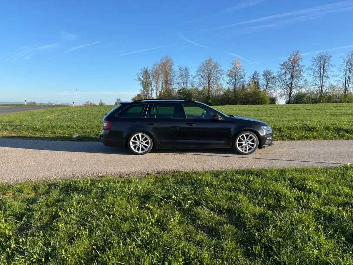 Używany Skoda Octavia RS 184 KM (135 kW) 2017 Czarny Kombi