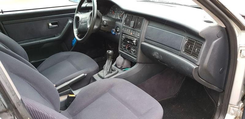 Second-hand Audi 80 90 CP (66 kW) 1994 Argintiu Berlinǎ