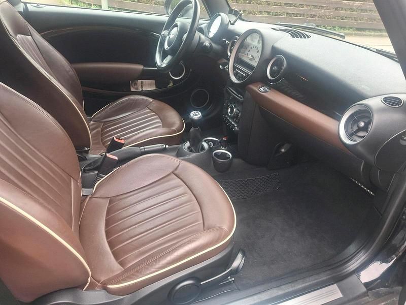 Second-hand Mini Cooper Cabriolet 122 CP (89 kW) 2011 Negru Cabrio