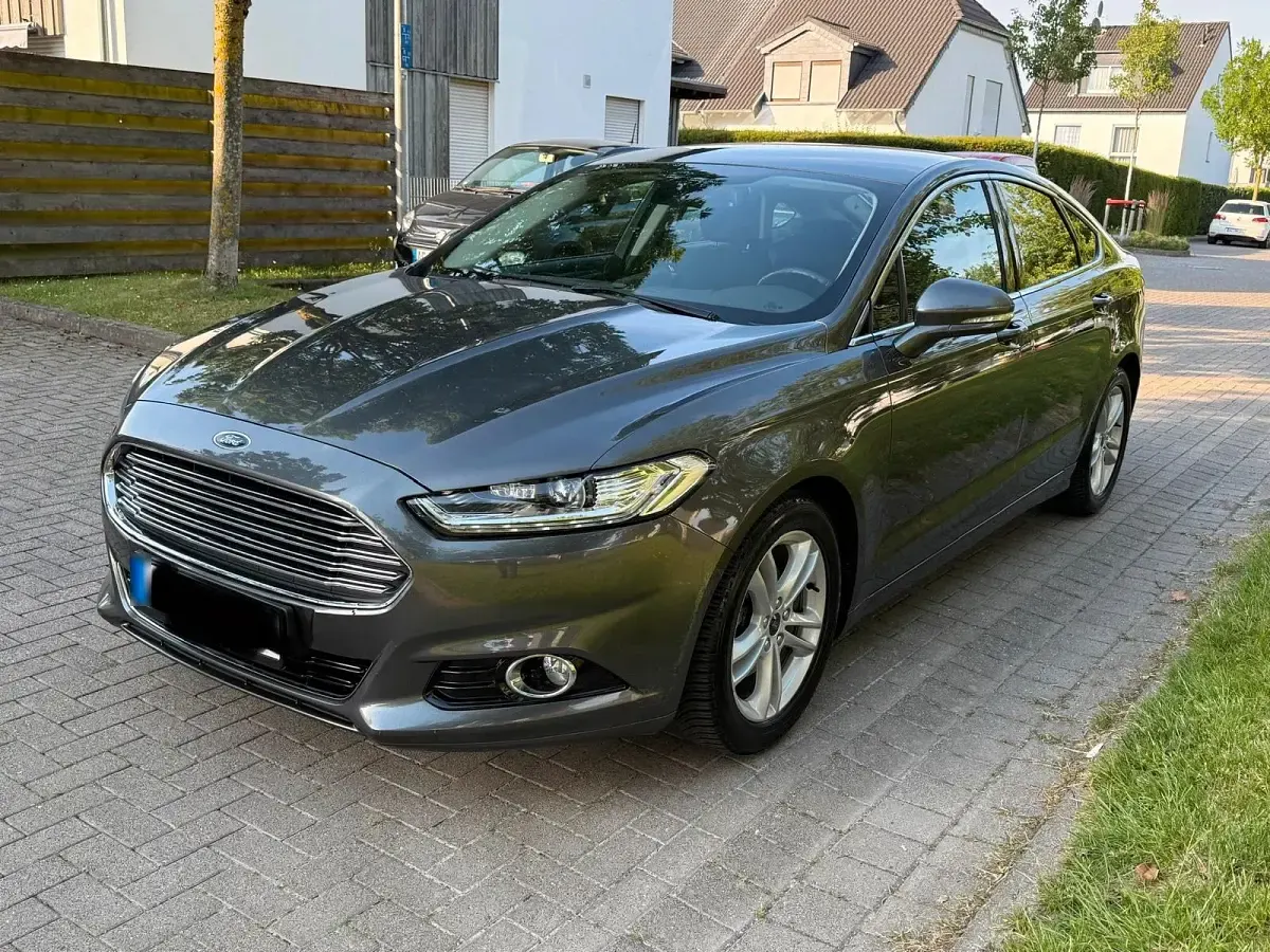 Gebraucht Ford Mondeo 160 PS (117 kW) 2015 Grau Limousine