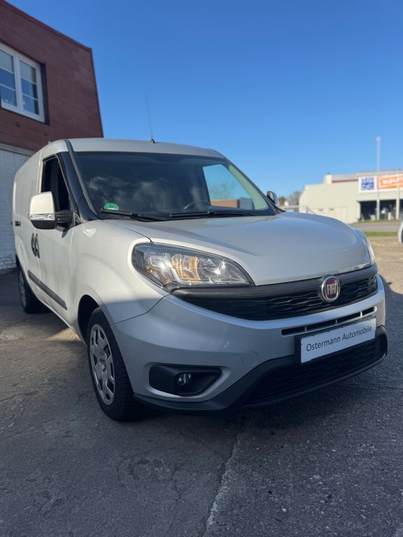 Grau Gebraucht 2018 Fiat Doblò Van / Kleinbus | 9.990 € (Fairer Preis) - Bild 1/4