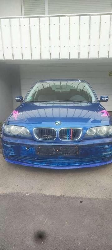 Blau Gebraucht 2002 BMW 318 Limousine | 1.300 € (Superpreis) - Bild 1/4