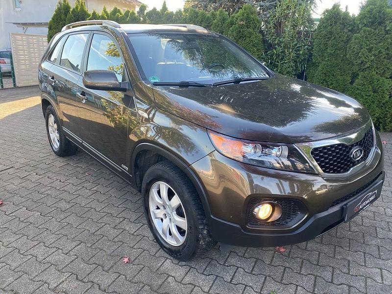 Braun Gebraucht 2010 Kia Sorento Attract SUV | 5.490 € (Fairer Preis) - Bild 1/4