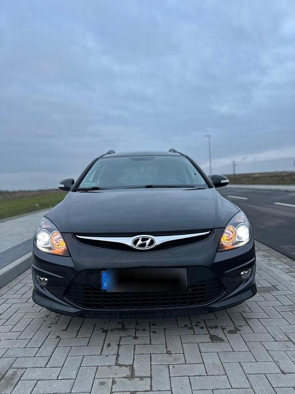 Gebraucht Hyundai i30 90 PS (66 kW) 2011 Schwarz Kombi