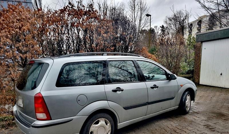 Gebraucht Ford Focus 75 PS (55 kW) 2004 Grau Kombi