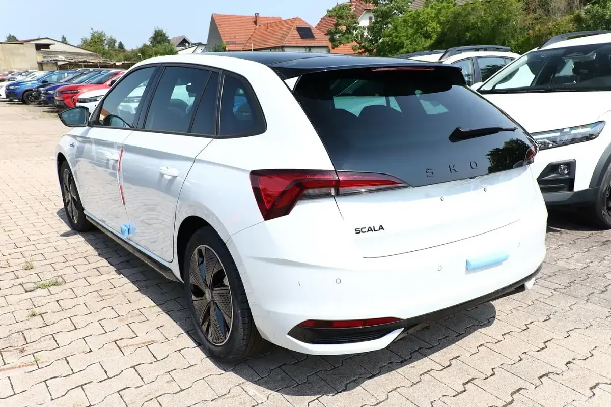 Neu Skoda Scala 150 PS (110 kW) 2026 Moon weiß perleffekt Kleinwagen