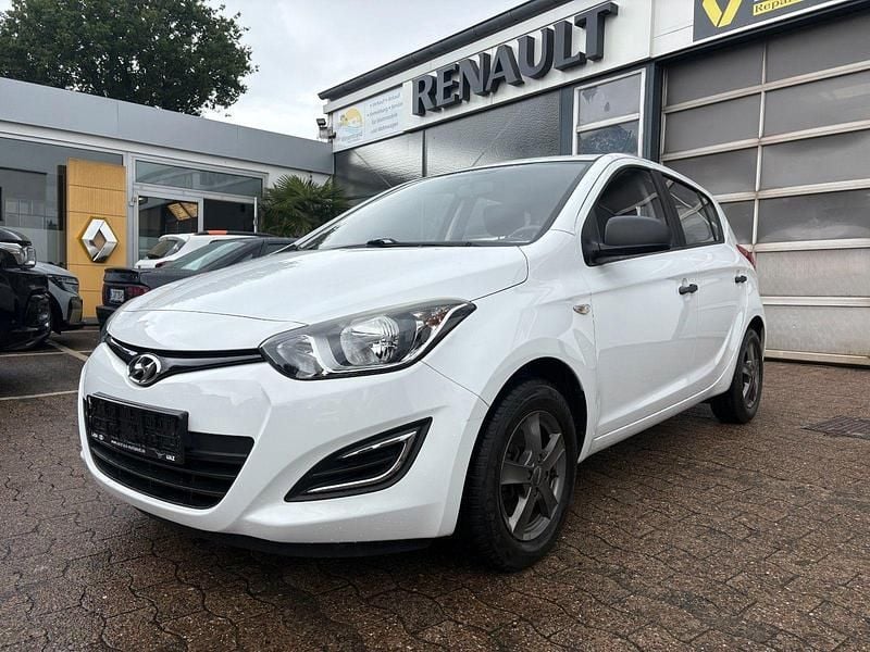 Weiß Gebraucht 2014 Hyundai i20 Classic Kleinwagen | 7.999 € (Teuer) - Bild 1/4