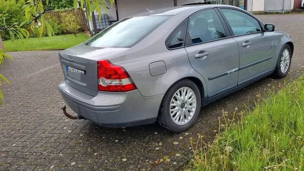 Używany Volvo S40 140 KM (102 kW) 2004 Szary Sedan/Limuzyna