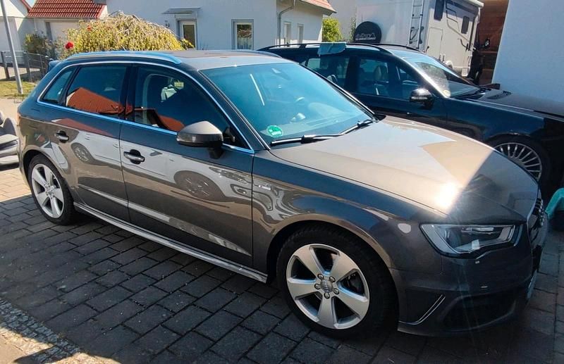 Grau Gebraucht 2014 Audi A3 S-Line Limousine | 15.500 € (Etwas zu teuer) - Bild 1/4