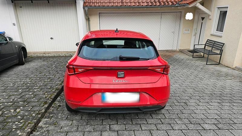 Gebraucht Seat Leon 131 PS (96 kW) 2021 Rot Limousine