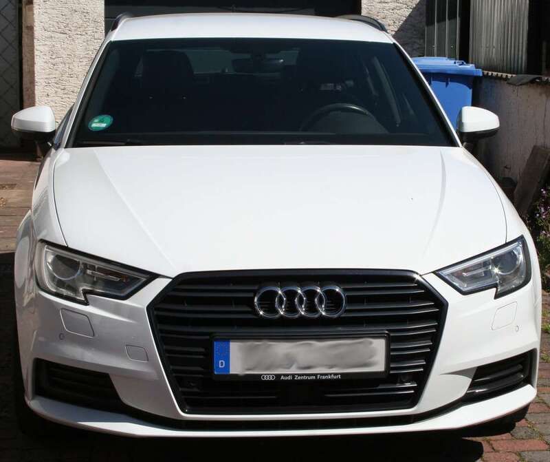 Weiß Gebraucht 2019 Audi A3 Sportback Design Kleinwagen | 19.800 € (Guter Preis) - Bild 1/4