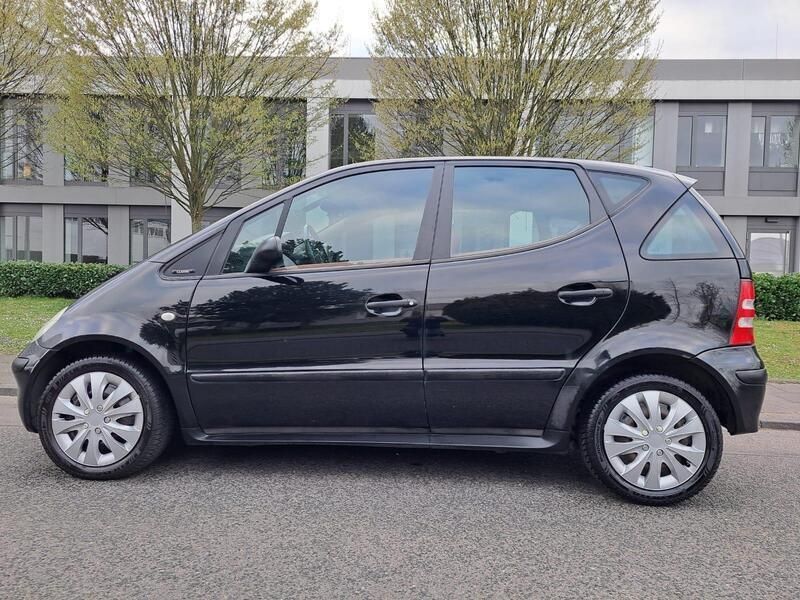 Schwarz Gebraucht 2001 Mercedes A140 Elegance Kleinwagen | 2.250 € - Bild 1/4