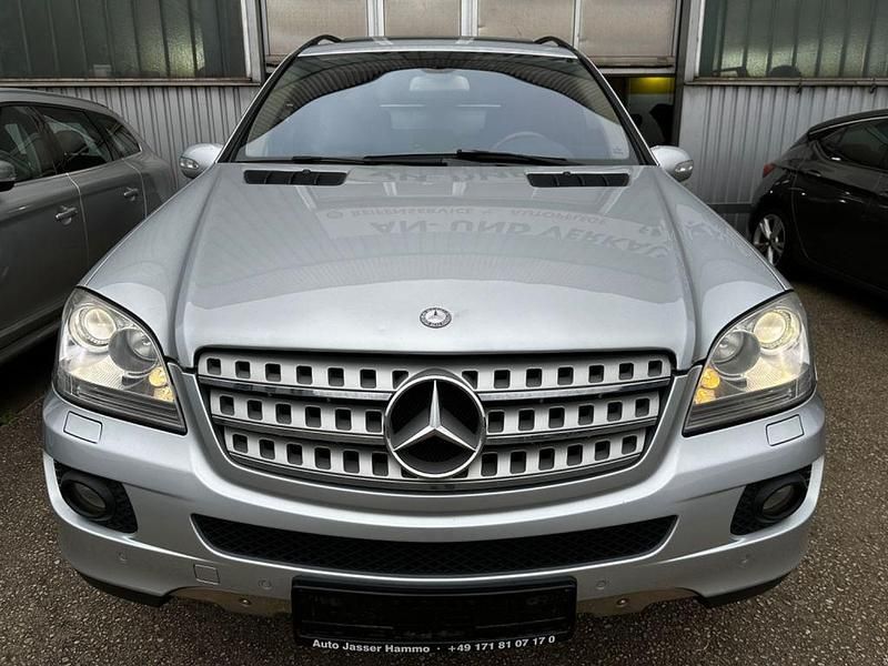 Silber Gebraucht 2008 Mercedes ML420 SUV | 11.499 € (Fairer Preis) - Bild 1/4
