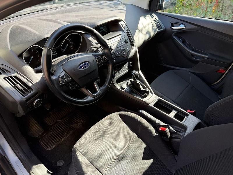 Gebraucht Ford Focus Trend 101 PS (74 kW) 2015 Silber Limousine