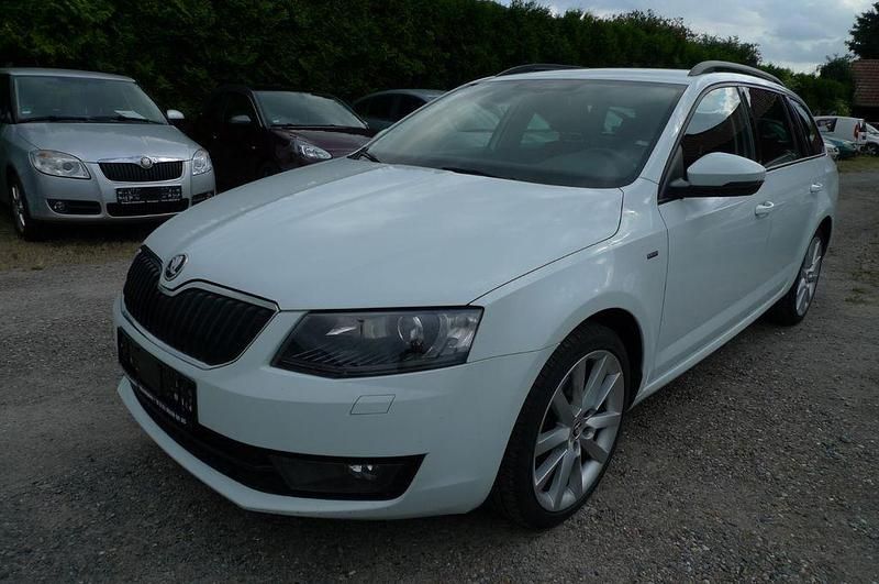 Weiß Gebraucht 2016 Skoda Octavia Joy Kombi | 8.990 € (Fairer Preis) - Bild 1/4