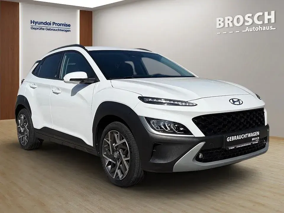 Gebraucht Hyundai Kona Edition 30+ 141 PS (103 kW) 2022 Weiß SUV