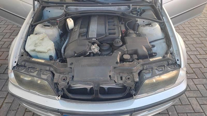 Gebraucht BMW 320 170 PS (125 kW) 2000 Silber Kombi